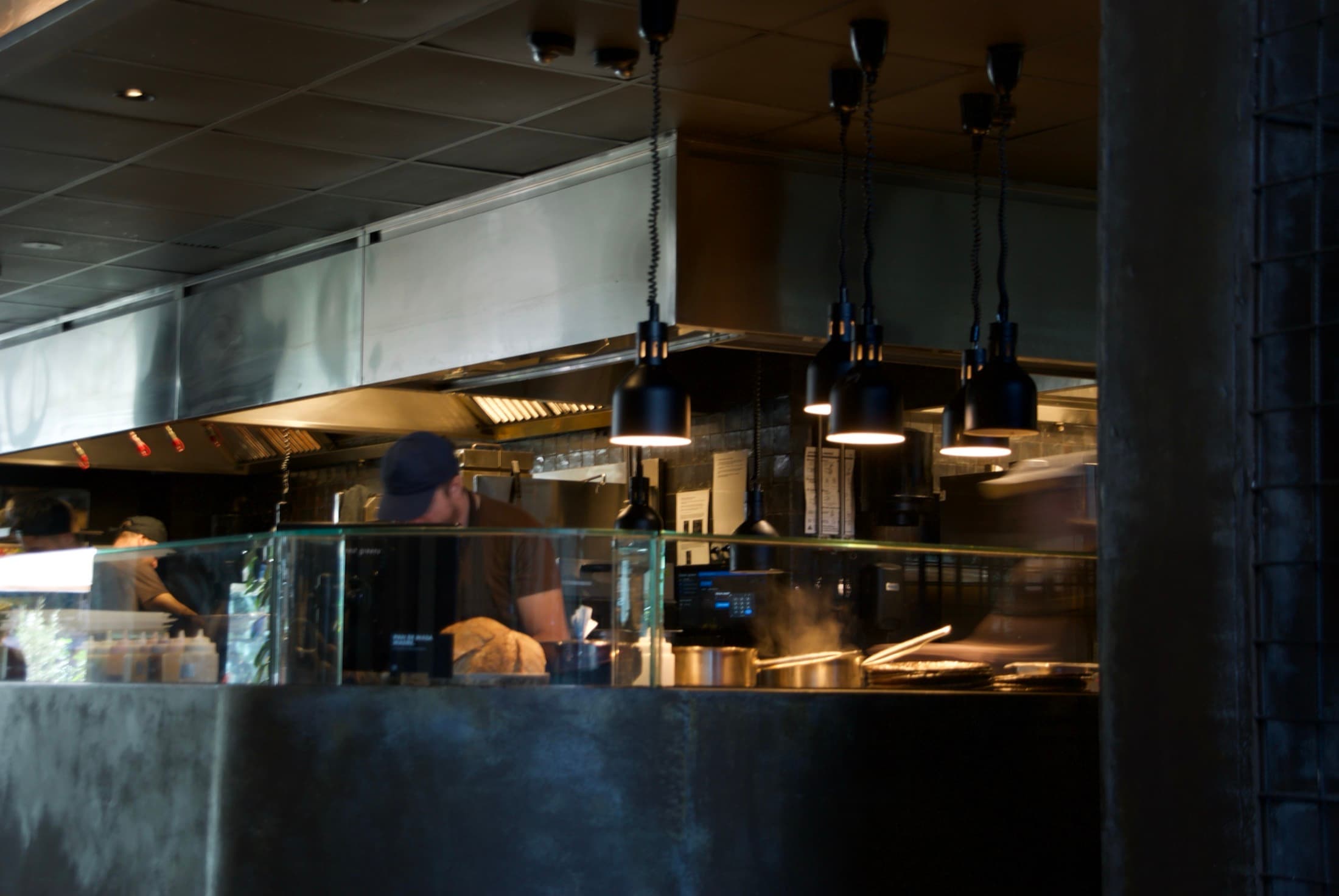 Open kitchen at Honest Greens Barcelona